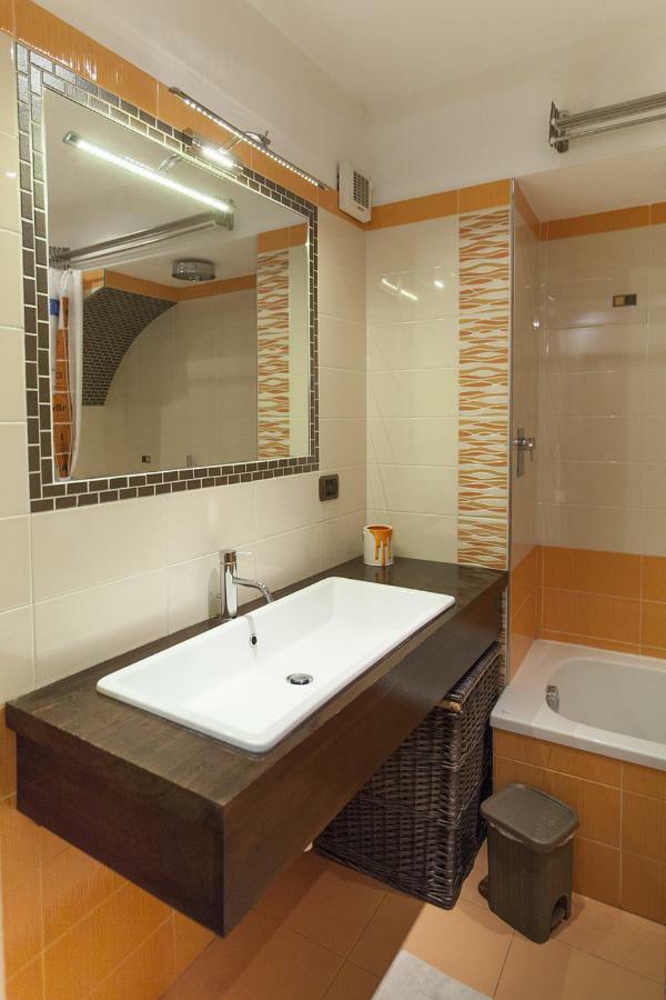 Monikapsa Apartment Turin Bagian luar foto