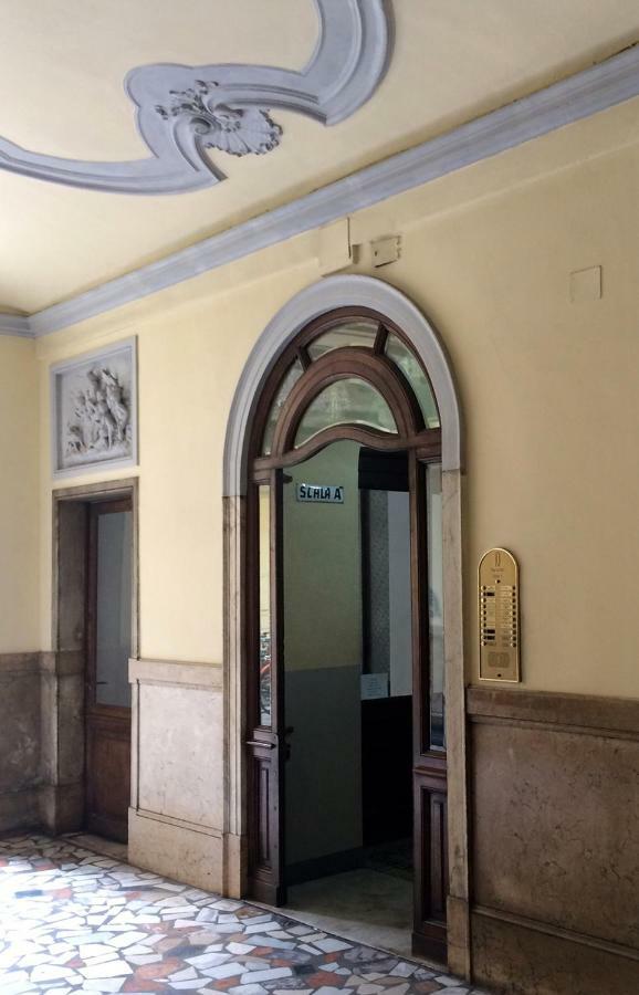 Monikapsa Apartment Turin Bagian luar foto